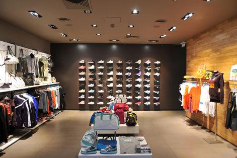 nike-hasznalt-uzletberendezes.jpg