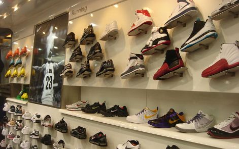 nike-hasznalt_uzletberendezes_cipos_allvany.jpg